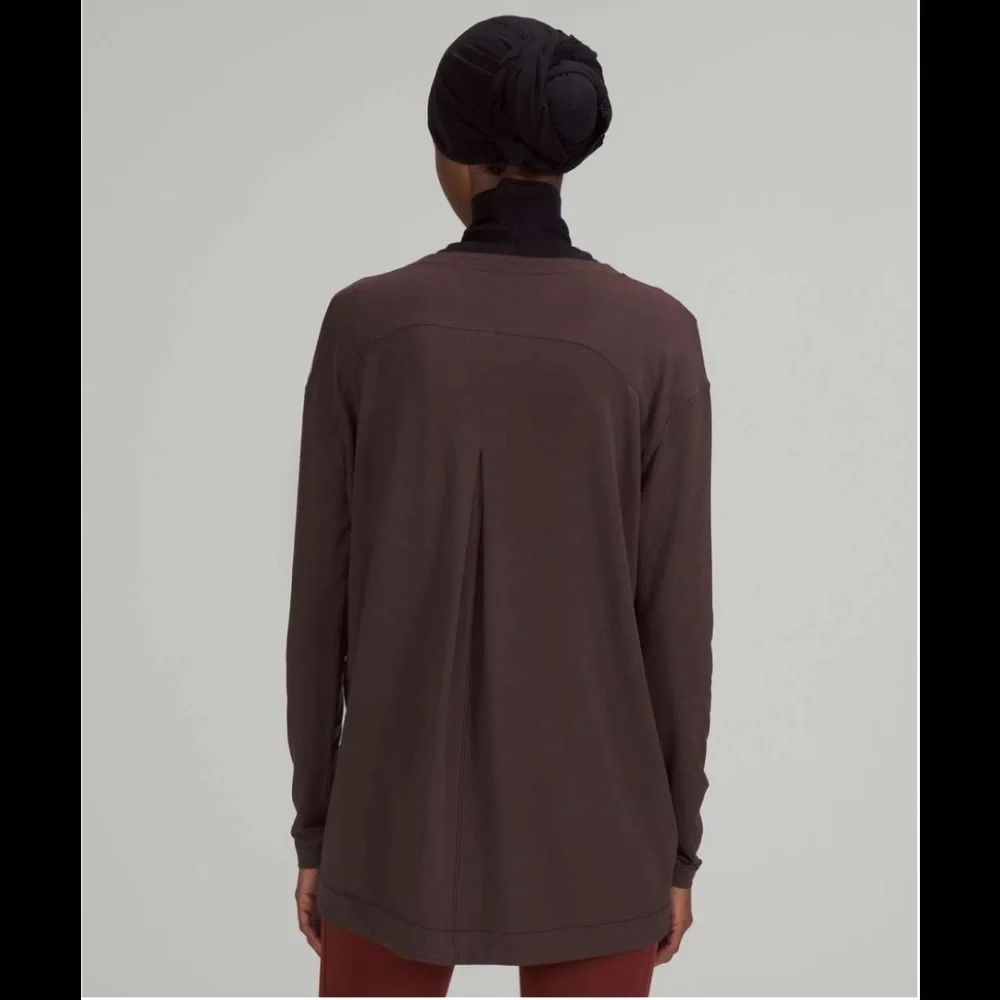 Lululemon Modal Pleated Back Long Sleeve Shirt in French Press Size 6 - Picture 2 of 5